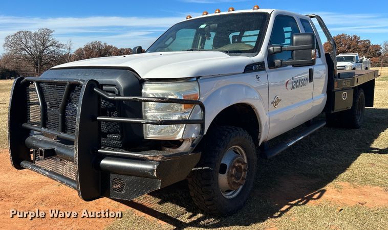 image for item DJ6486 2012 Ford F350 Super Duty XL  SuperCab bale bed pickup truck