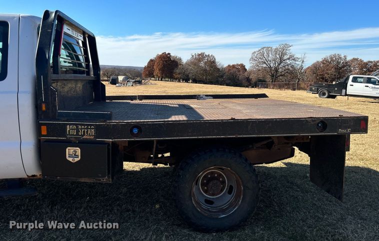 image for item DJ6486 2012 Ford F350 Super Duty XL  SuperCab bale bed pickup truck