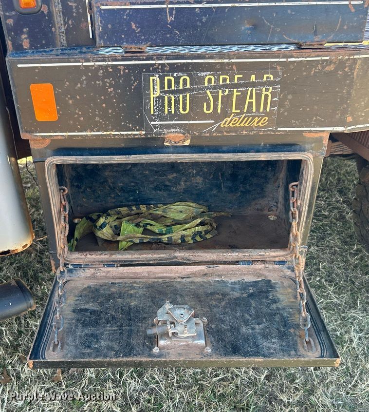 image for item DJ6486 2012 Ford F350 Super Duty XL  SuperCab bale bed pickup truck