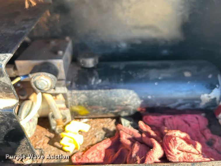 image for item DJ6486 2012 Ford F350 Super Duty XL  SuperCab bale bed pickup truck