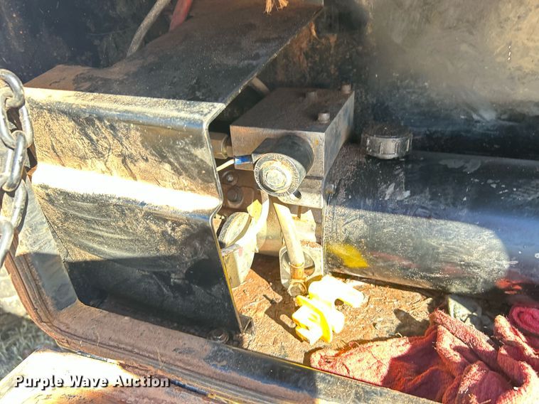 image for item DJ6486 2012 Ford F350 Super Duty XL  SuperCab bale bed pickup truck