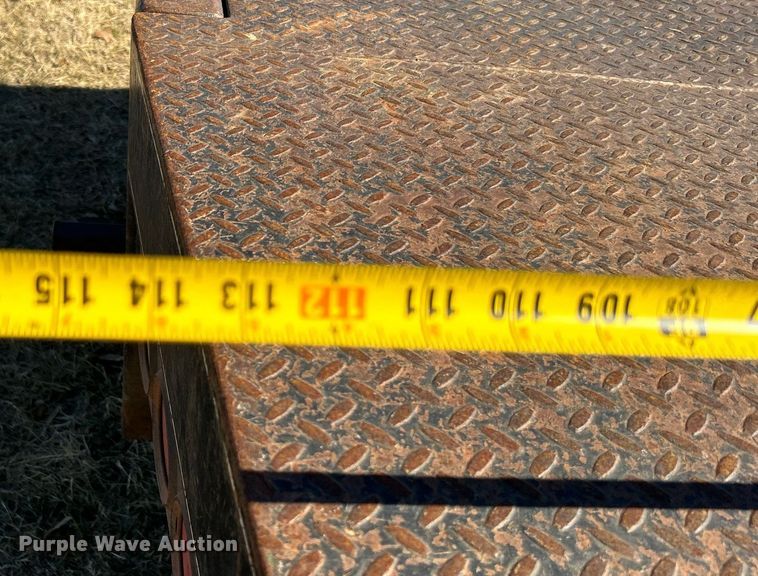 image for item DJ6486 2012 Ford F350 Super Duty XL  SuperCab bale bed pickup truck