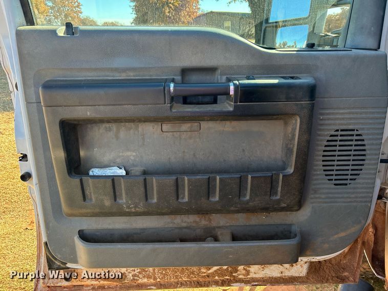 image for item DJ6486 2012 Ford F350 Super Duty XL  SuperCab bale bed pickup truck