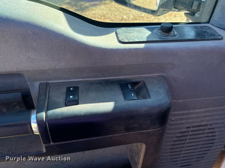 image for item DJ6486 2012 Ford F350 Super Duty XL  SuperCab bale bed pickup truck