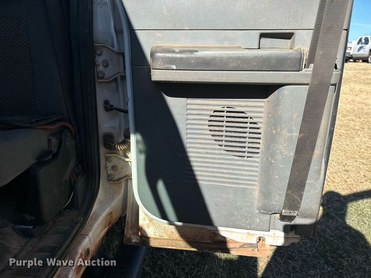 image for item DJ6486 2012 Ford F350 Super Duty XL  SuperCab bale bed pickup truck