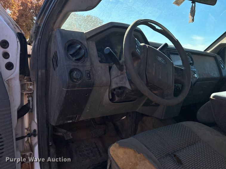 image for item DJ6486 2012 Ford F350 Super Duty XL  SuperCab bale bed pickup truck