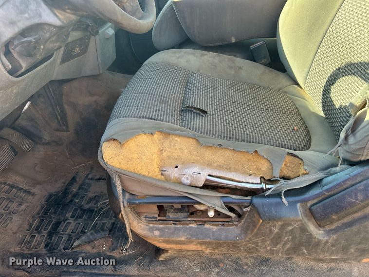 image for item DJ6486 2012 Ford F350 Super Duty XL  SuperCab bale bed pickup truck