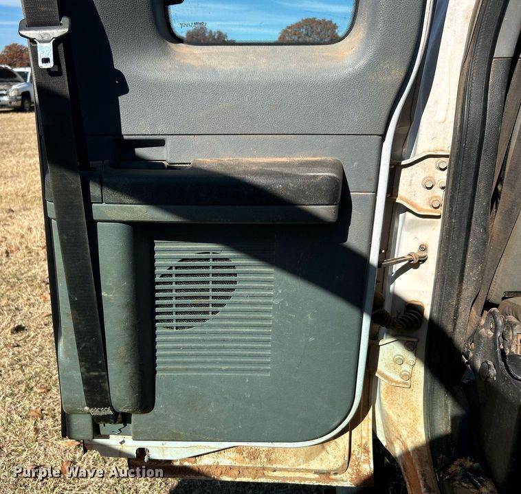 image for item DJ6486 2012 Ford F350 Super Duty XL  SuperCab bale bed pickup truck