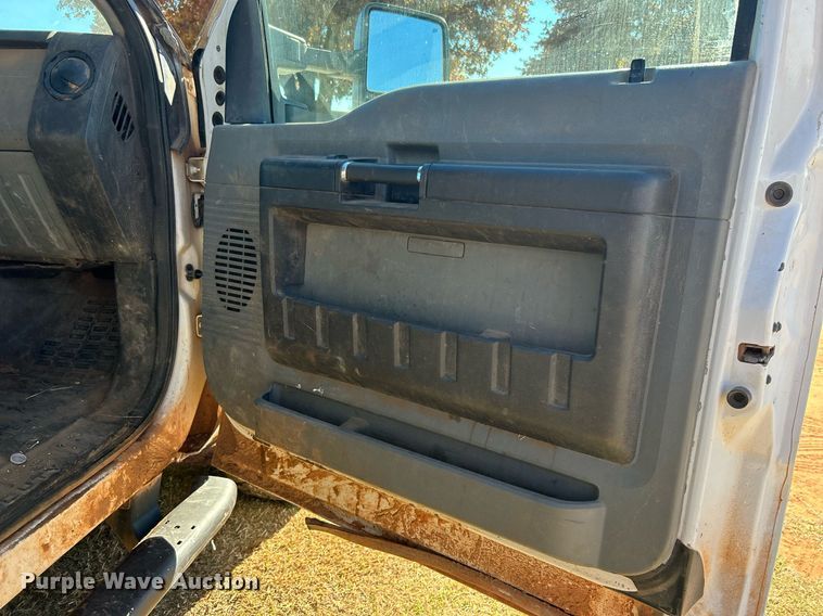 image for item DJ6486 2012 Ford F350 Super Duty XL  SuperCab bale bed pickup truck