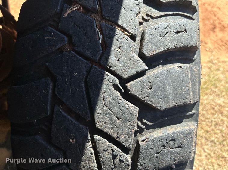 image for item DJ6486 2012 Ford F350 Super Duty XL  SuperCab bale bed pickup truck