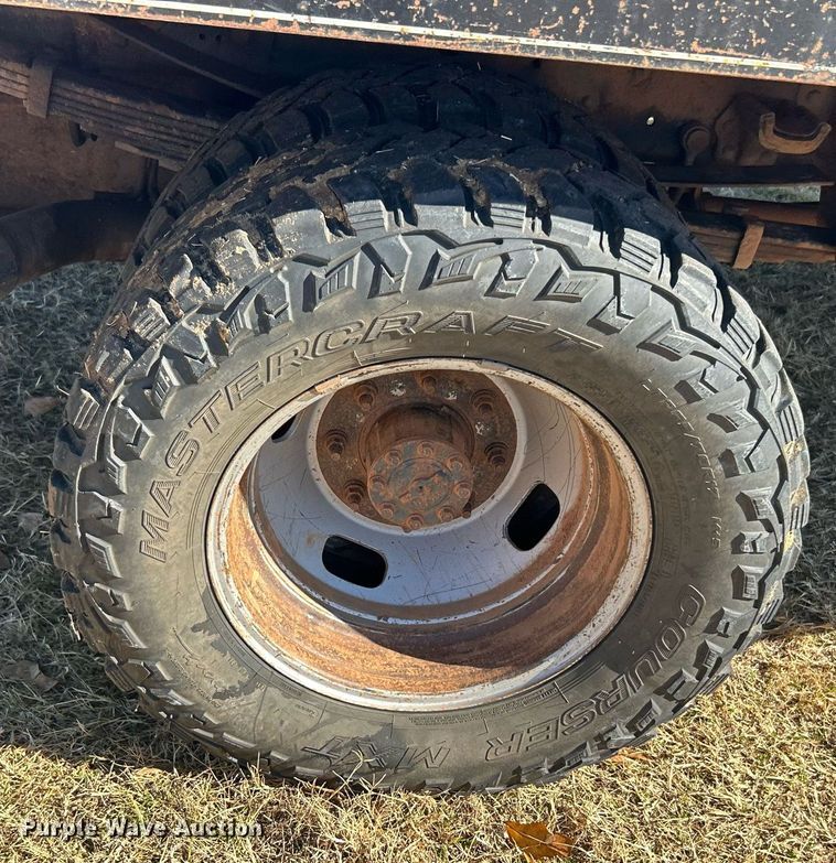 image for item DJ6486 2012 Ford F350 Super Duty XL  SuperCab bale bed pickup truck