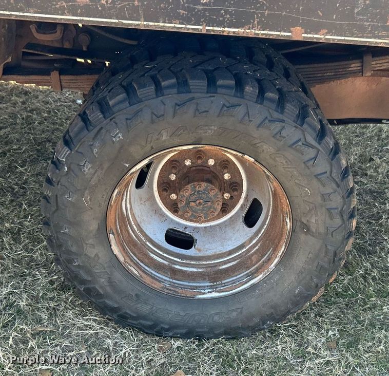 image for item DJ6486 2012 Ford F350 Super Duty XL  SuperCab bale bed pickup truck