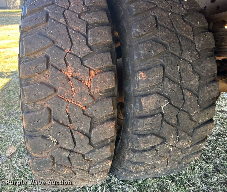 image for item DJ6486 2012 Ford F350 Super Duty XL  SuperCab bale bed pickup truck