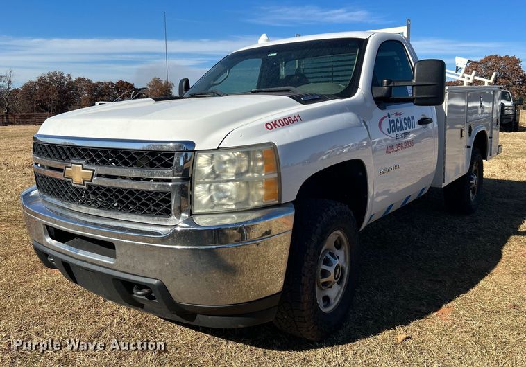 image for item DJ6487 2011 Chevrolet Silverado 2500HD  utility bed pickup truck