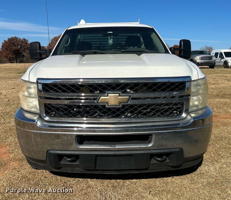 image for item DJ6487 2011 Chevrolet Silverado 2500HD  utility bed pickup truck