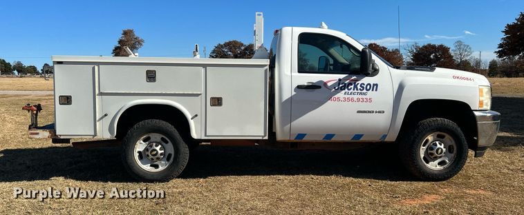 image for item DJ6487 2011 Chevrolet Silverado 2500HD  utility bed pickup truck