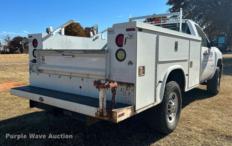 image for item DJ6487 2011 Chevrolet Silverado 2500HD  utility bed pickup truck