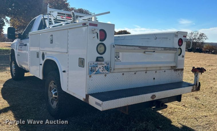 image for item DJ6487 2011 Chevrolet Silverado 2500HD  utility bed pickup truck