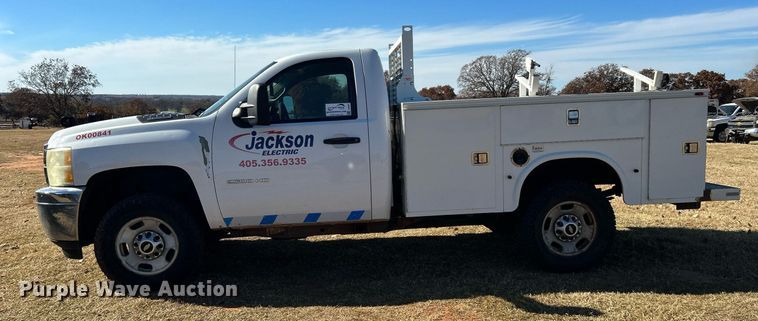 image for item DJ6487 2011 Chevrolet Silverado 2500HD  utility bed pickup truck