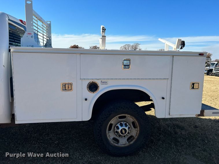 image for item DJ6487 2011 Chevrolet Silverado 2500HD  utility bed pickup truck