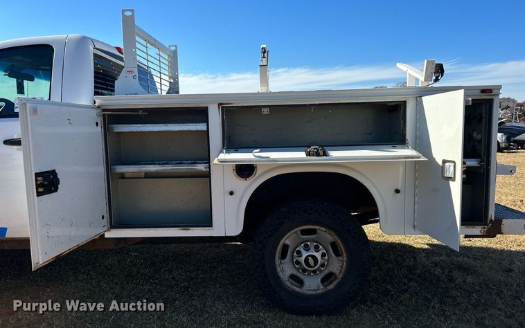 image for item DJ6487 2011 Chevrolet Silverado 2500HD  utility bed pickup truck