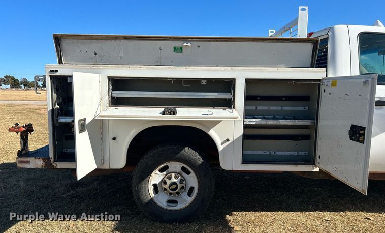 image for item DJ6487 2011 Chevrolet Silverado 2500HD  utility bed pickup truck