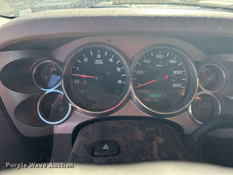 image for item DJ6487 2011 Chevrolet Silverado 2500HD  utility bed pickup truck