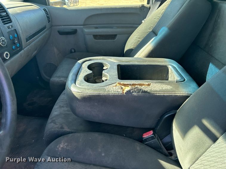 image for item DJ6487 2011 Chevrolet Silverado 2500HD  utility bed pickup truck