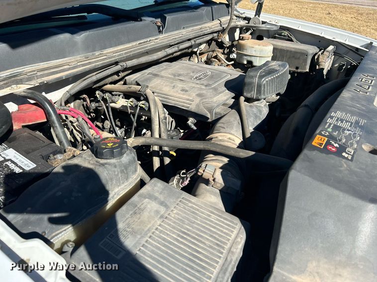 image for item DJ6487 2011 Chevrolet Silverado 2500HD  utility bed pickup truck