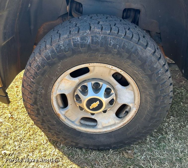 image for item DJ6487 2011 Chevrolet Silverado 2500HD  utility bed pickup truck