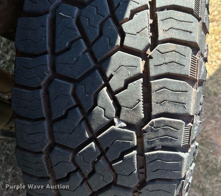 image for item DJ6487 2011 Chevrolet Silverado 2500HD  utility bed pickup truck