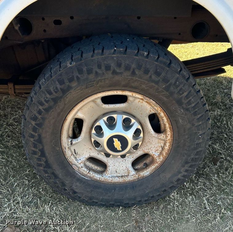 image for item DJ6487 2011 Chevrolet Silverado 2500HD  utility bed pickup truck