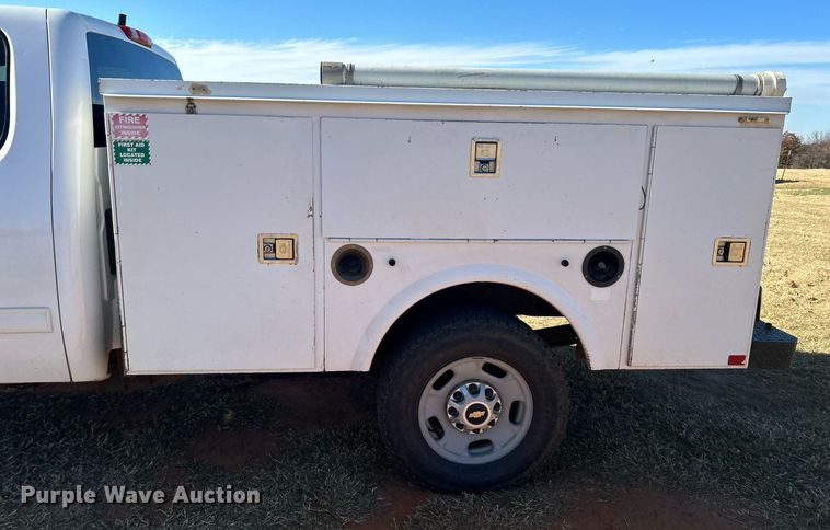 image for item DJ6488 2011 Chevrolet Silverado 2500HD  Ext. Cab utility bed pickup truck