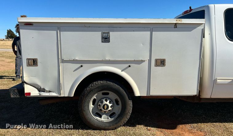 image for item DJ6488 2011 Chevrolet Silverado 2500HD  Ext. Cab utility bed pickup truck