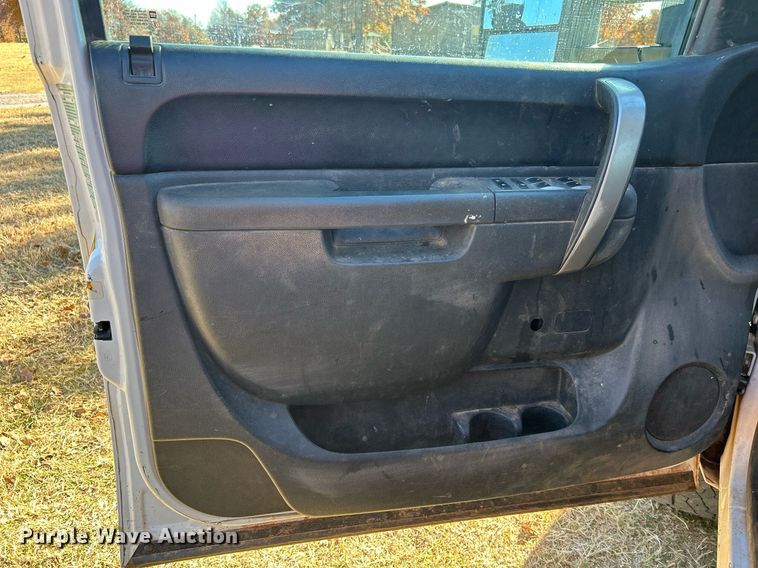 image for item DJ6488 2011 Chevrolet Silverado 2500HD  Ext. Cab utility bed pickup truck