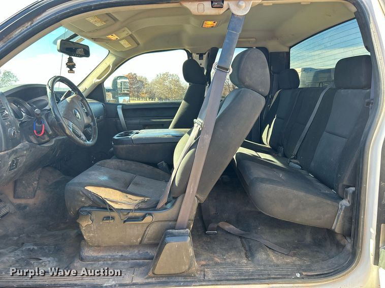 image for item DJ6488 2011 Chevrolet Silverado 2500HD  Ext. Cab utility bed pickup truck