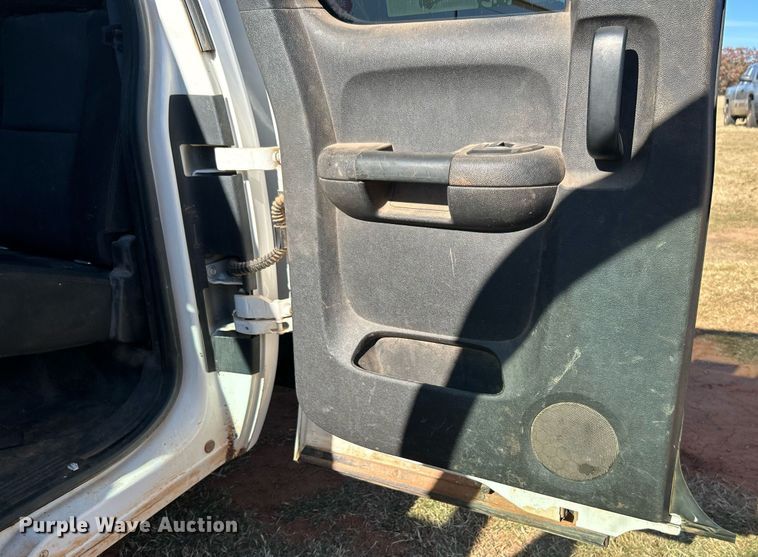 image for item DJ6488 2011 Chevrolet Silverado 2500HD  Ext. Cab utility bed pickup truck