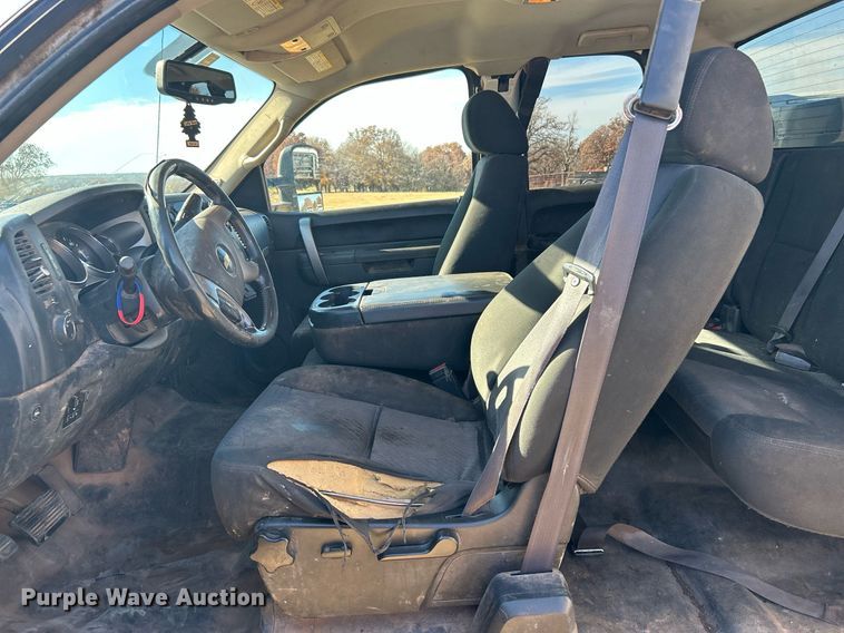 image for item DJ6488 2011 Chevrolet Silverado 2500HD  Ext. Cab utility bed pickup truck