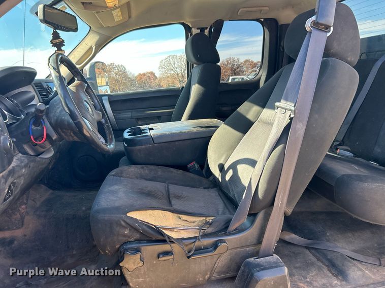 image for item DJ6488 2011 Chevrolet Silverado 2500HD  Ext. Cab utility bed pickup truck