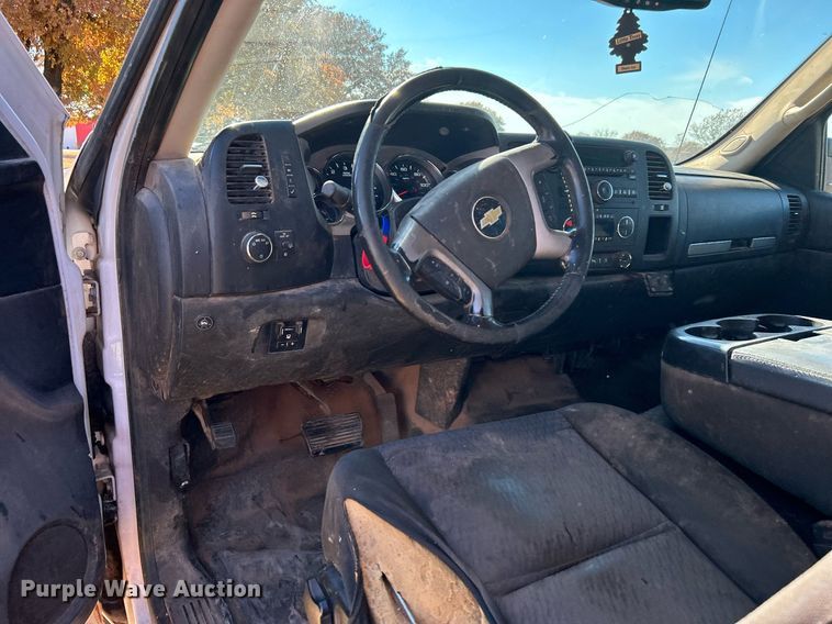 image for item DJ6488 2011 Chevrolet Silverado 2500HD  Ext. Cab utility bed pickup truck