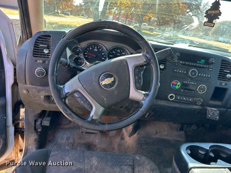 image for item DJ6488 2011 Chevrolet Silverado 2500HD  Ext. Cab utility bed pickup truck