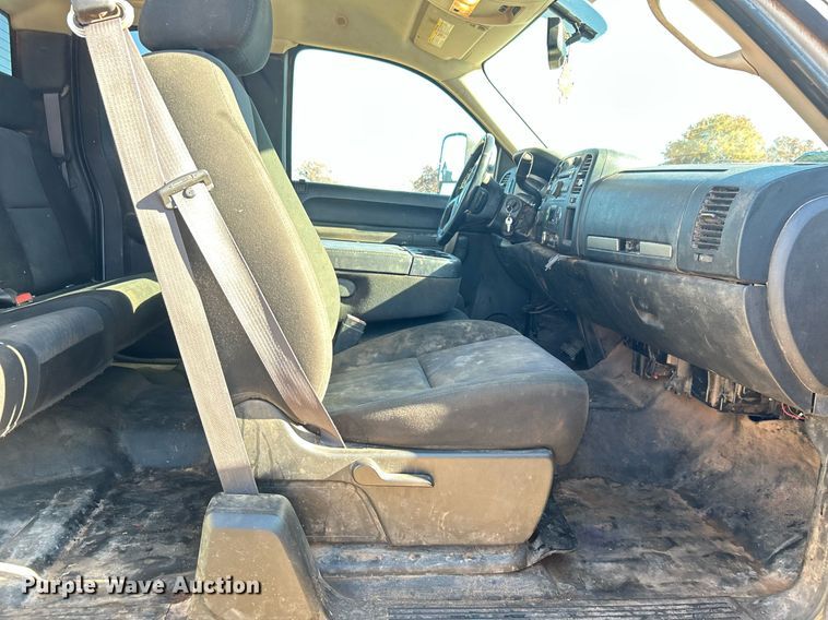 image for item DJ6488 2011 Chevrolet Silverado 2500HD  Ext. Cab utility bed pickup truck