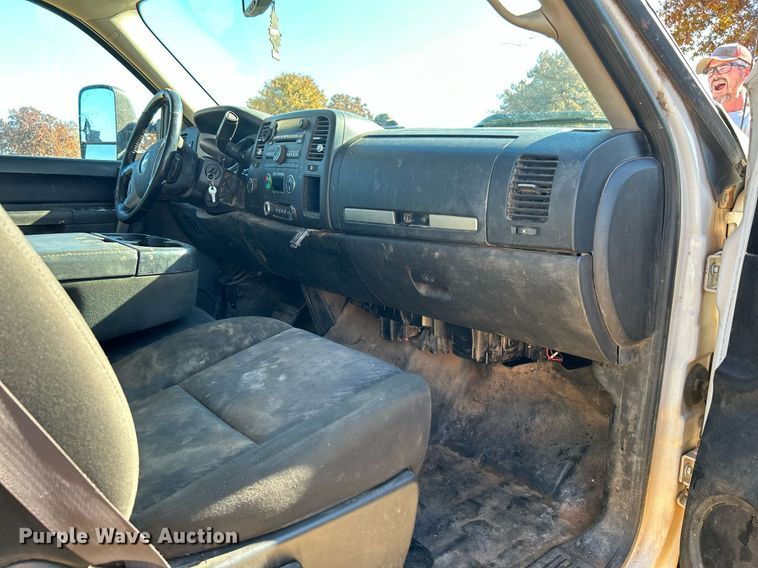 image for item DJ6488 2011 Chevrolet Silverado 2500HD  Ext. Cab utility bed pickup truck