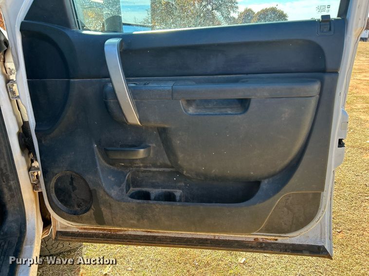 image for item DJ6488 2011 Chevrolet Silverado 2500HD  Ext. Cab utility bed pickup truck