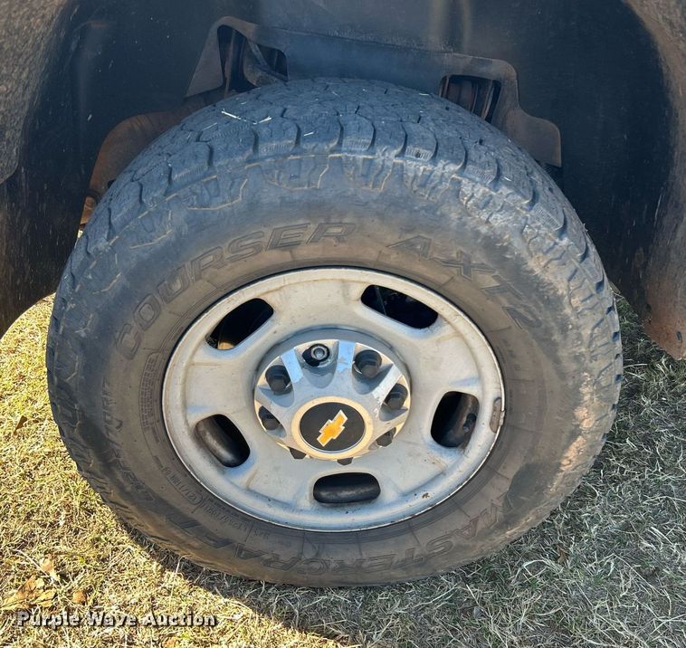 image for item DJ6488 2011 Chevrolet Silverado 2500HD  Ext. Cab utility bed pickup truck