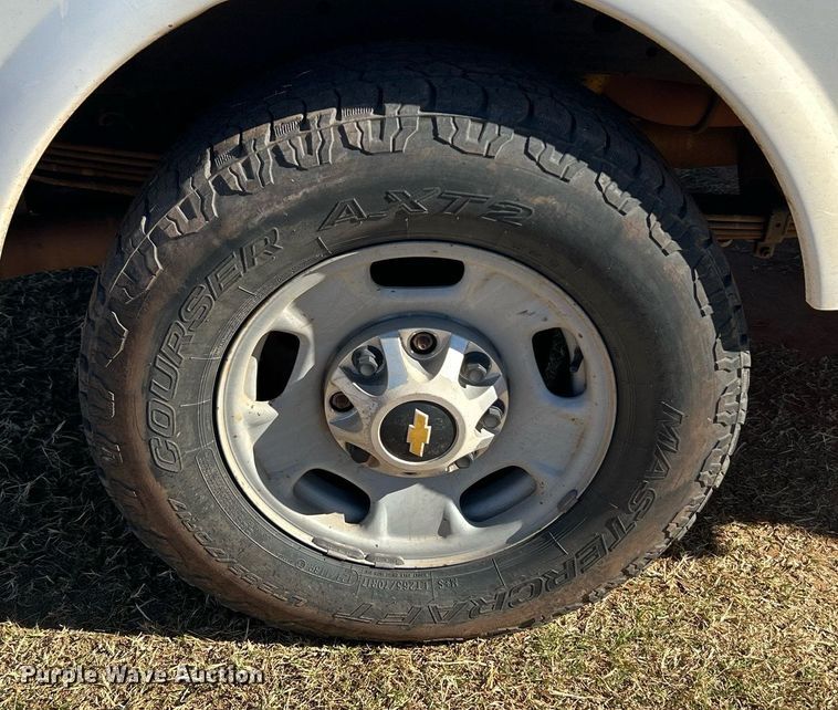 image for item DJ6488 2011 Chevrolet Silverado 2500HD  Ext. Cab utility bed pickup truck