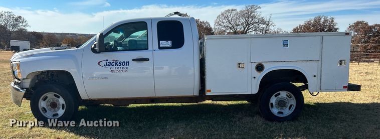 image for item DJ6489 2012 Chevrolet Silverado 2500HD  Ext. Cab utility bed pickup truck