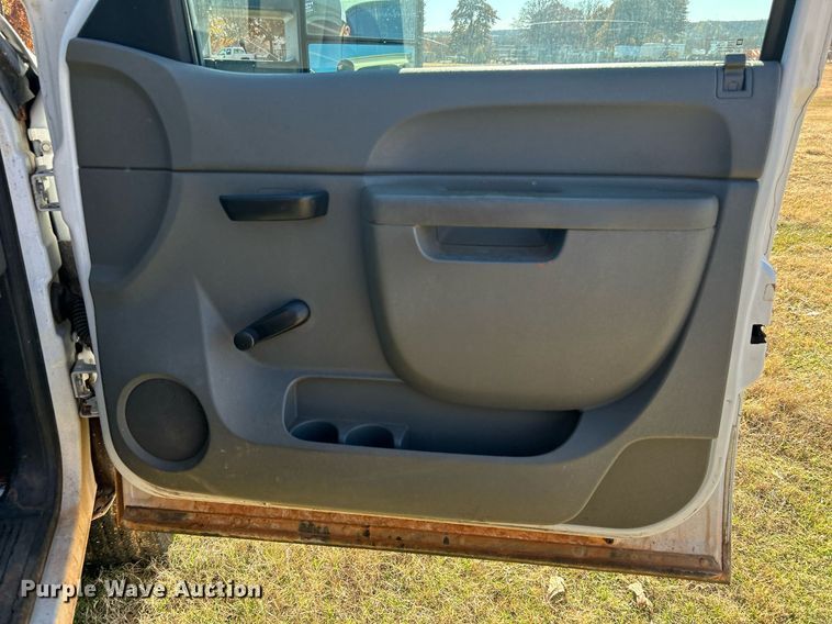 image for item DJ6489 2012 Chevrolet Silverado 2500HD  Ext. Cab utility bed pickup truck