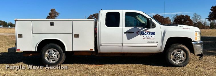 image for item DJ6490 2011 Chevrolet Silverado 2500HD  Ext. Cab utility bed pickup truck