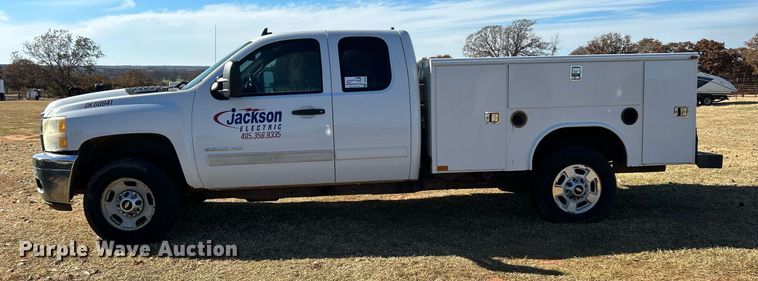 image for item DJ6490 2011 Chevrolet Silverado 2500HD  Ext. Cab utility bed pickup truck